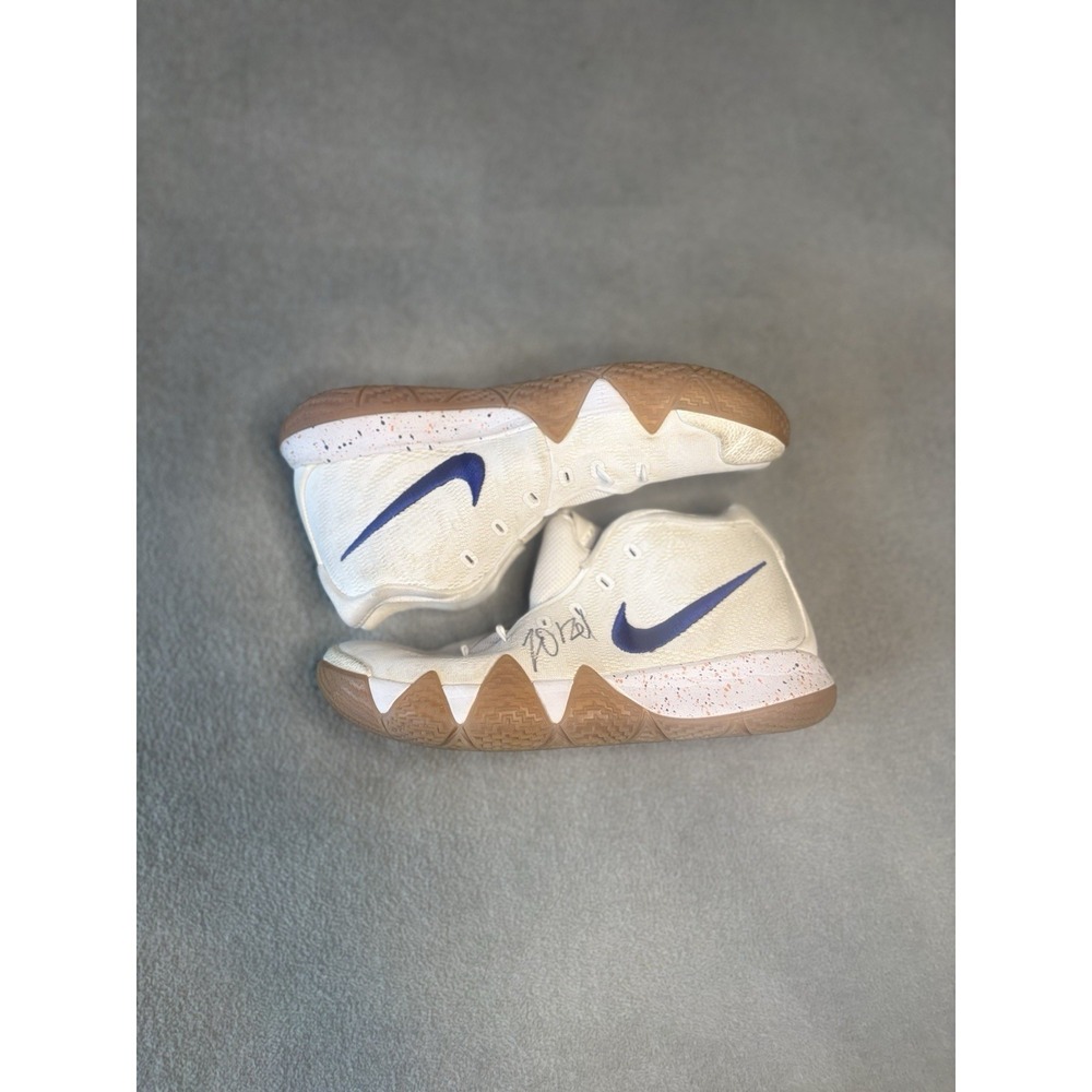 Nike Kyrie Irving Signed Basketball Shoes Mens 8.5 White Blue Autograph
